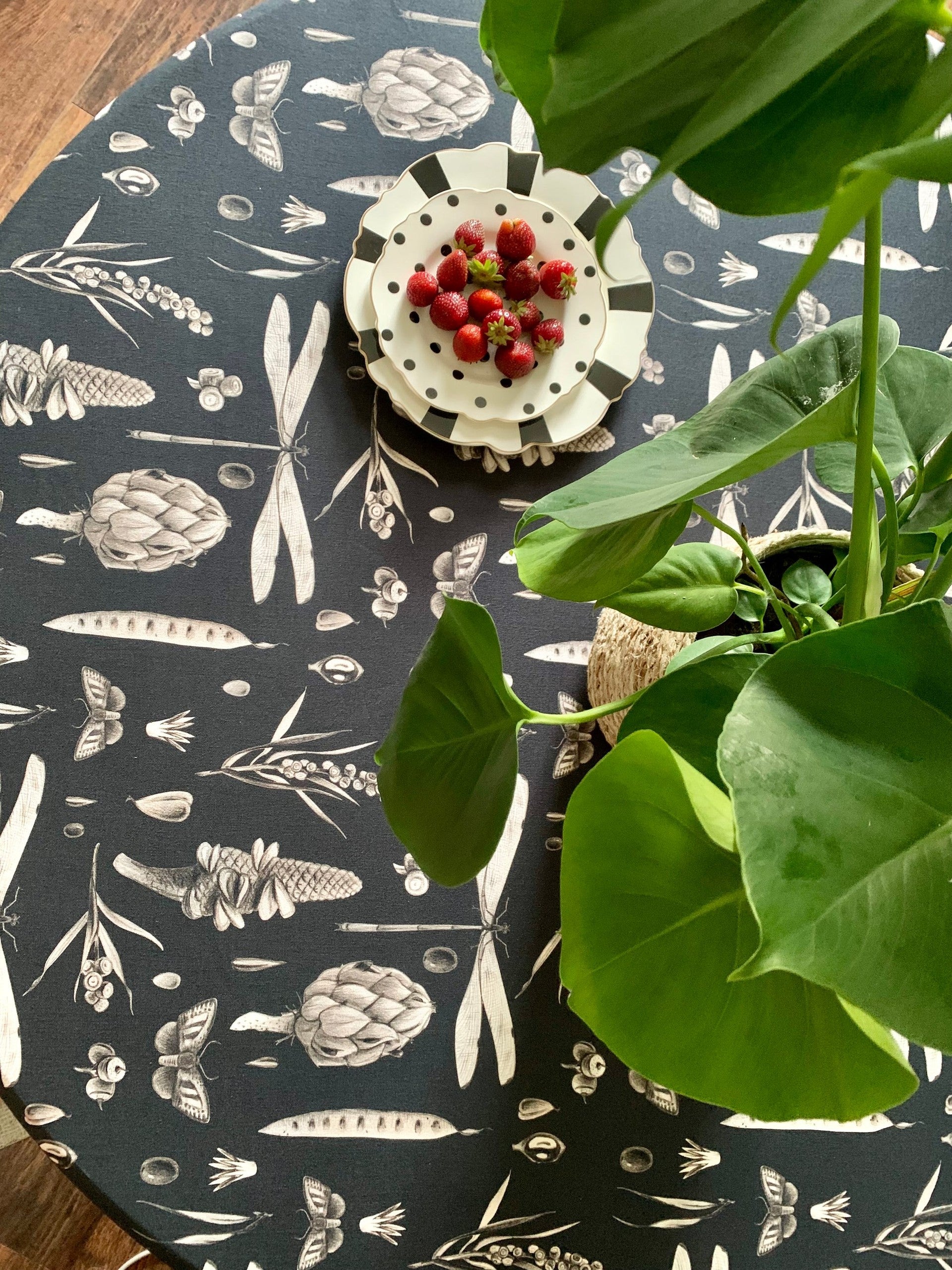 Round Tablecloth - Seeds Carbon