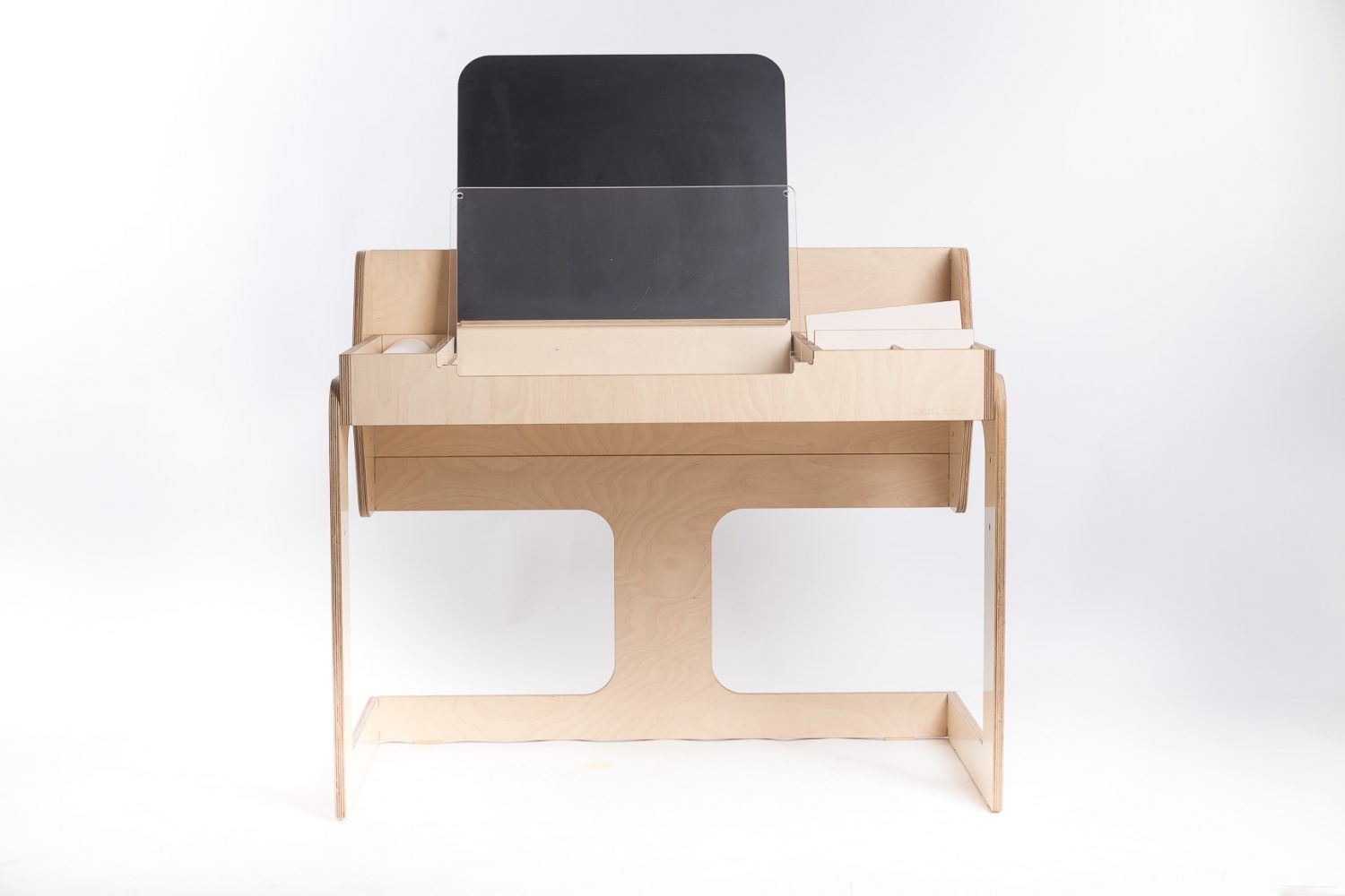 Multisensory Art Table/Desk Luula
